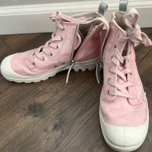 Adorablel bubblegum pink Palladium shoes